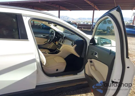 2015 Mercedes-Benz Gla 250 z USA, uszkodzony, nr VIN WDCTG4EB0FJ178787